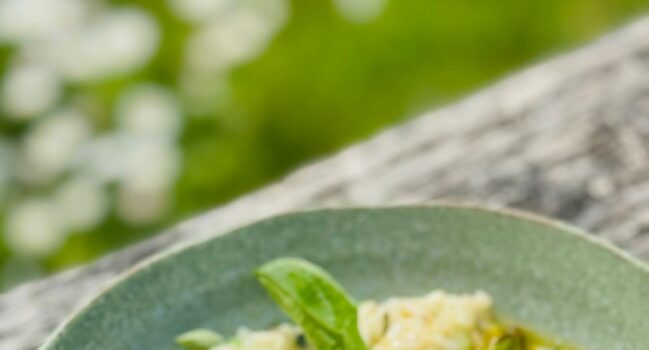 Cremiges Kräuter-Risotto mit Comté, Burrata & Schnittlauchöl